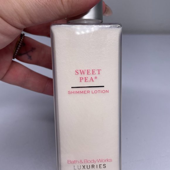 Bath & Body Works Sweet Pea Shimmer Lotion 6.7 oz Shea Rare Discontinued Retired - Picture 2 of 6